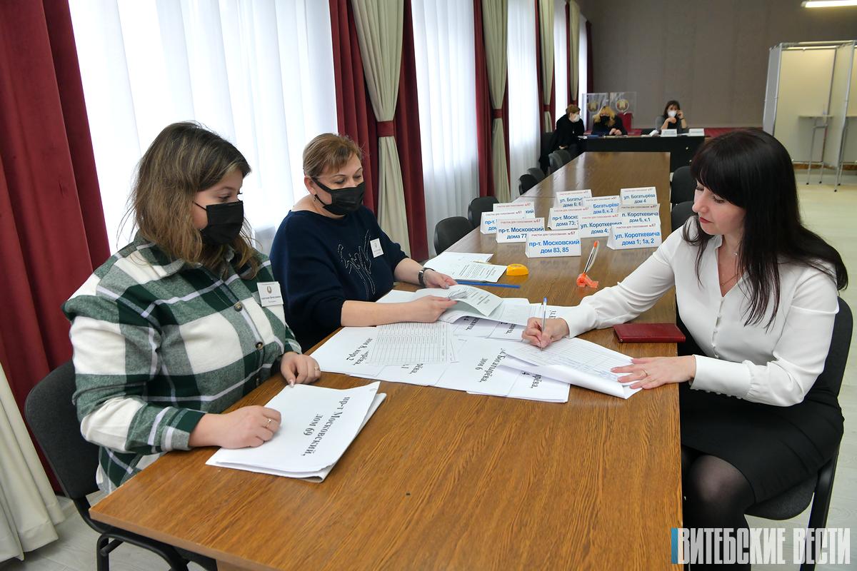 Уроженка Украины Виктория Павлюк: "Поступательно двигаться вперед, сохраняя стабильность и мир. Поверьте мне, человеку, который вместе с семьей вынужден был покинуть родной дом, спасаясь от гражданской войны"