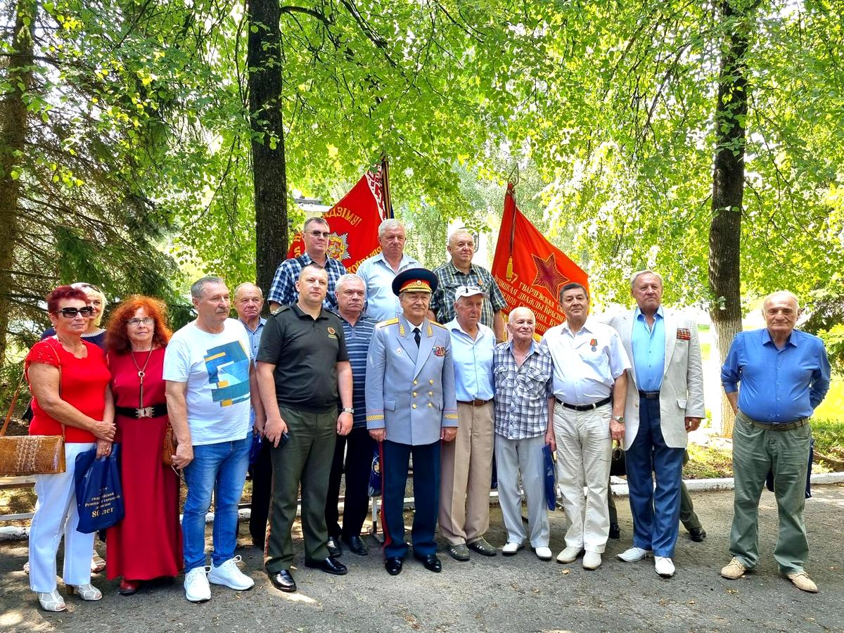 В Полоцке отпраздновали 80-­летие 37-­й гвардейской стрелковой Речицкой, дважды Краснознаменной, орденов Суворова, Кутузова и Богдана Хмельницкого дивизии