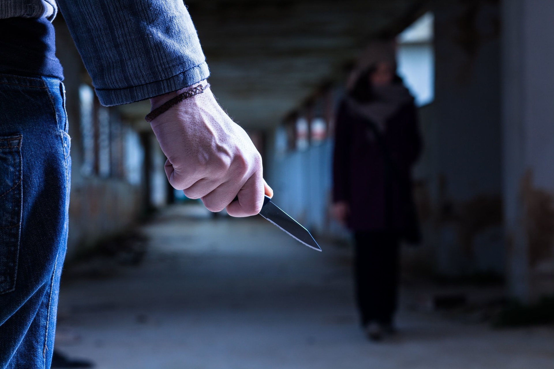 В Витебске знакомый преследовал женщину и исполосовал ее ножом перед приездом милиции 