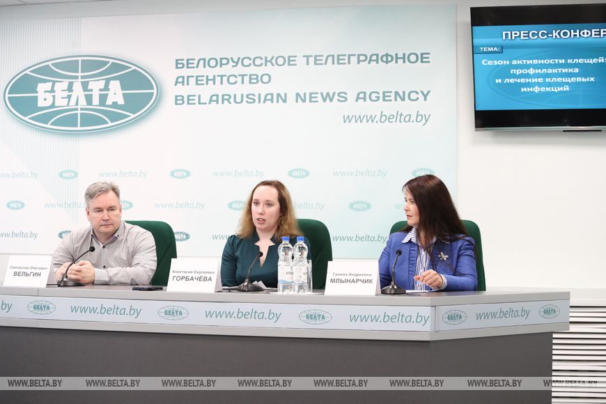 Врачи рассказали о симптомах клещевых инфекций