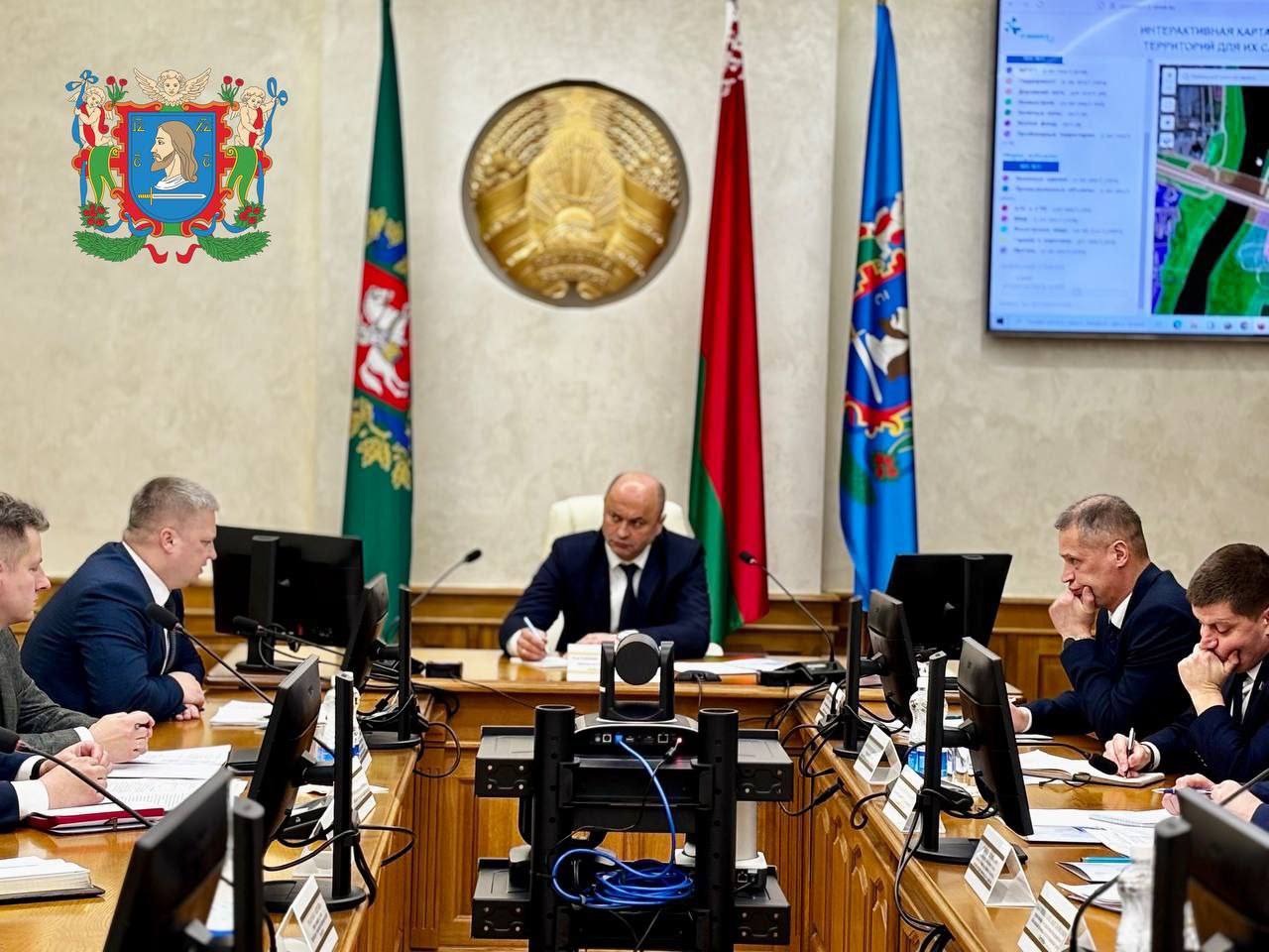 Глава Витебской области провел совещание с руководством горисполкома и руководителями предприятий ЖКХ