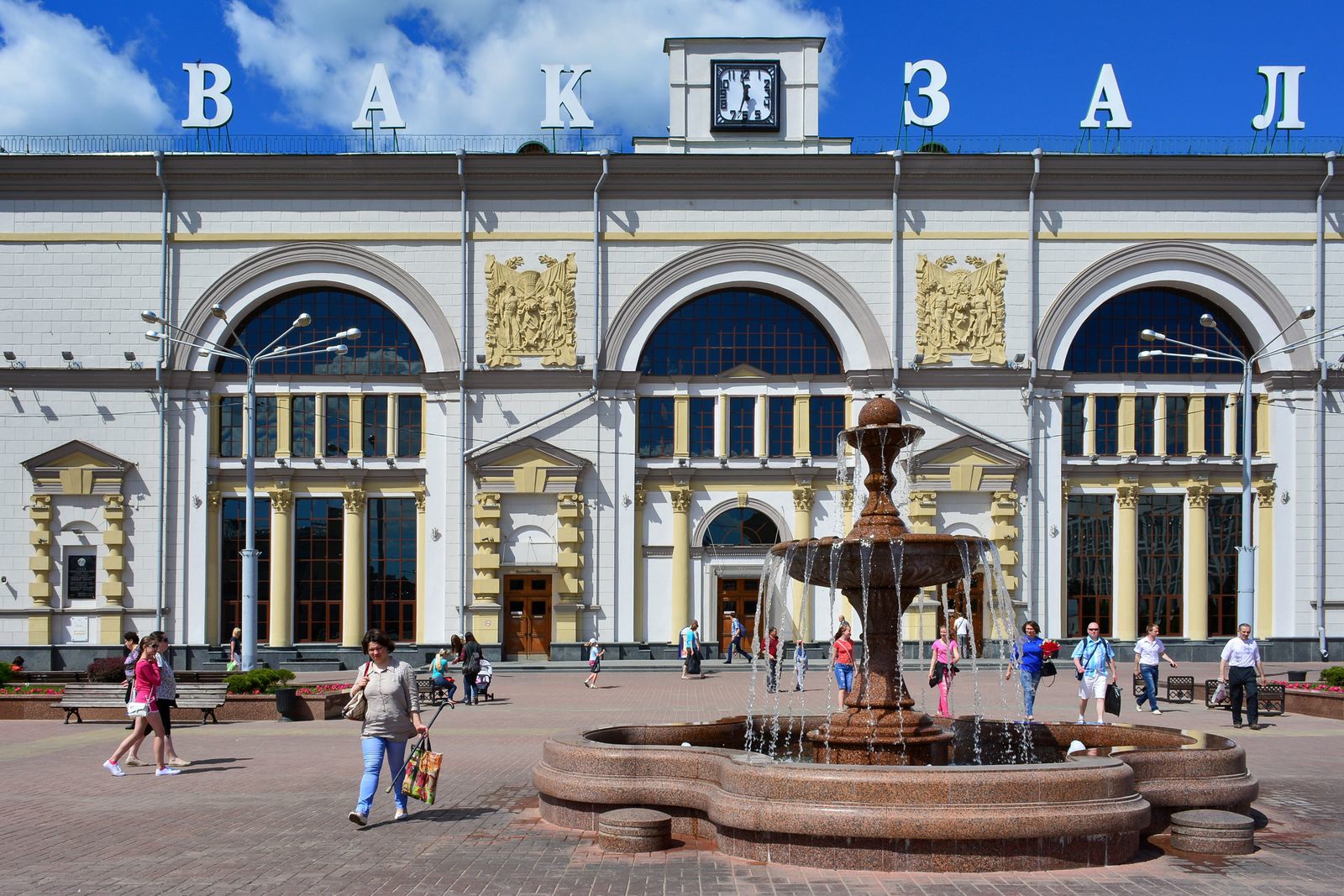 В Витебске рядом с железнодорожным вокзалом временно переносится остановка для маршруток 