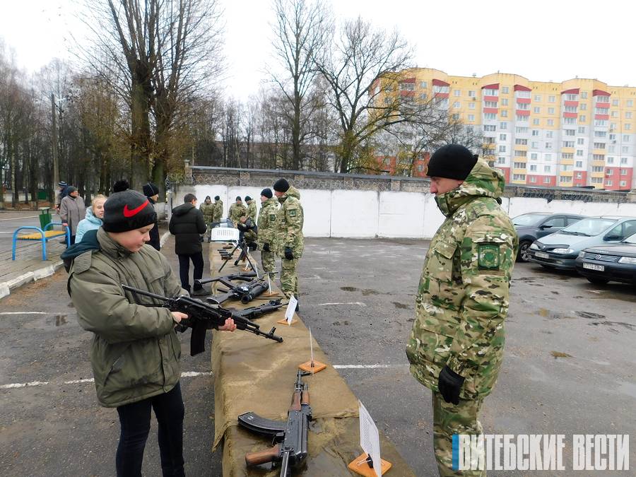 Для витебских школьников в воинской части 5524 провели день открытых дверей