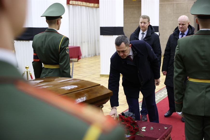 Руководство Витебской области приняло участие в церемонии прощания с Владимиром Макеем