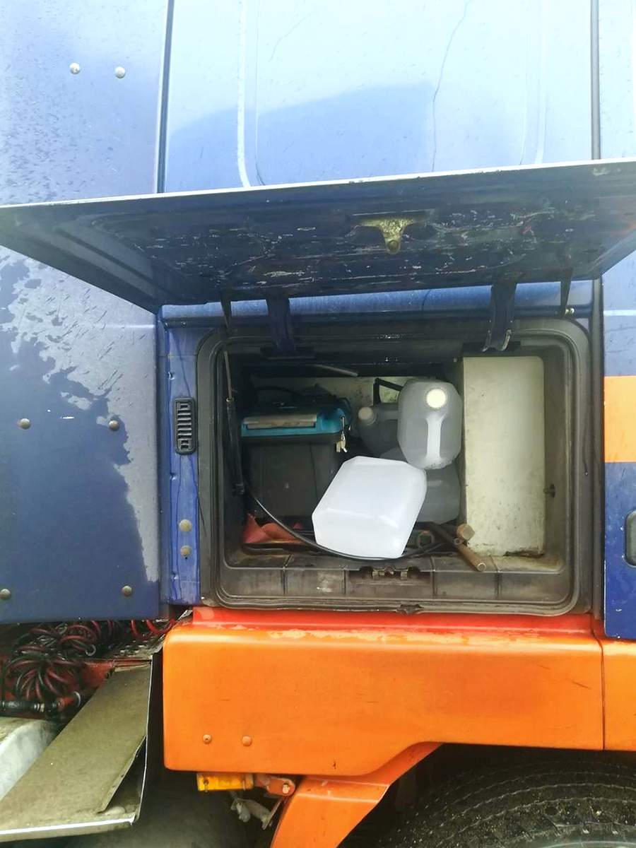 Фура с 45 литрами нелегального алкоголя задержана под Ушачами