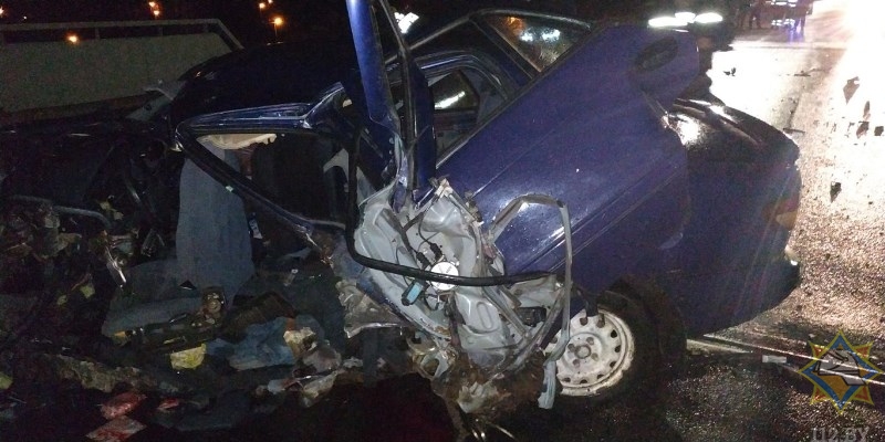 В Полоцке легковушка въехала в бетонный мост