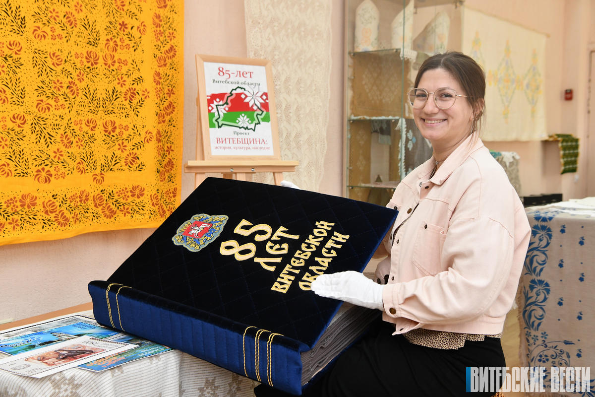 В Витебске презентовали необычную книгу к 85-летию Витебской области