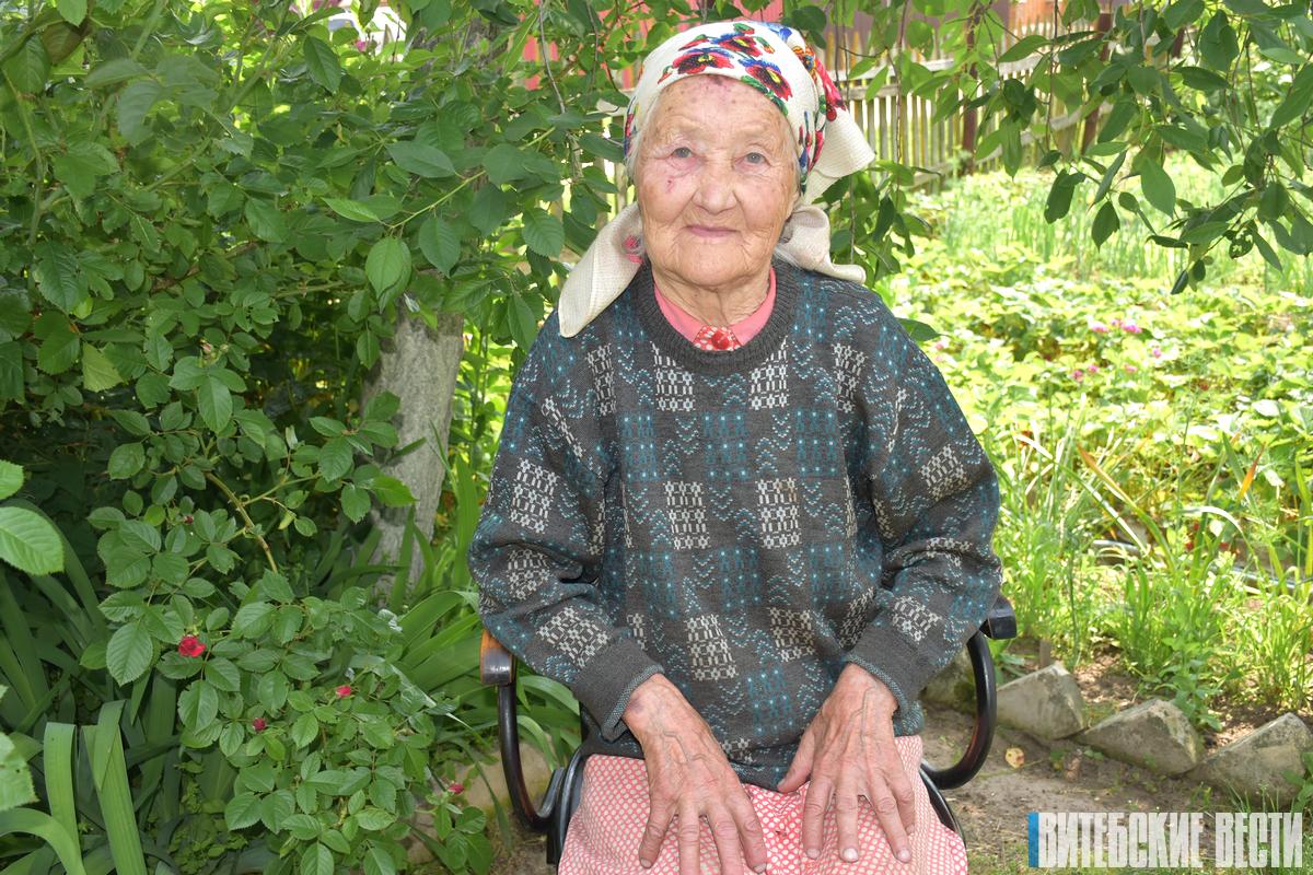 «Обе хаты спалили, нас забрали и повезли в Германию». Воспоминания бывшей малолетней узницы из Полоцкого района