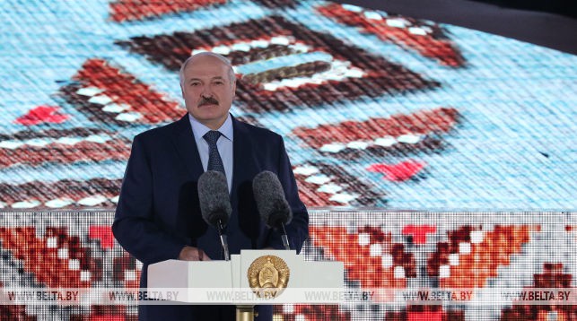 Лукашенко: праздник "Купалье" стал ярким символом братской дружбы народов Беларуси, России и Украины