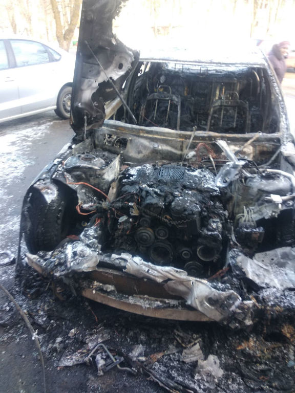 Житель Орши после перепалки со знакомой сжёг один автомобиль и повредил второй