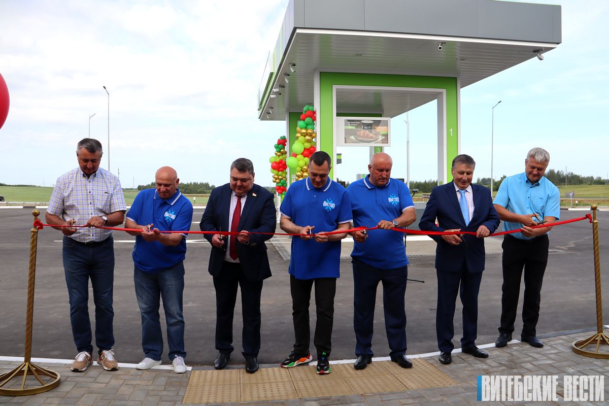 В Глубоком открыли современную автозаправочную станцию