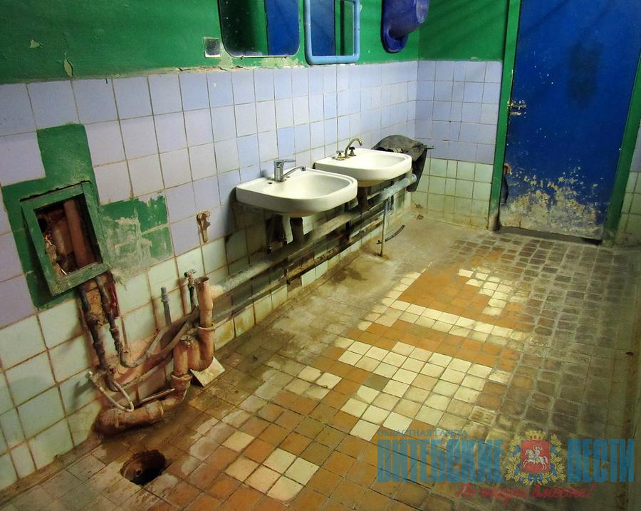 Как помыться в подвале и не упасть в коридоре. В Барани люди живут в общежитии, 40 лет не знавшем ремонта
