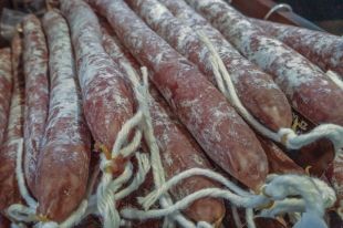 Оршанский предприниматель хотел вывезти для продажи в Смоленск около 3,6 тонны колбасы без документов