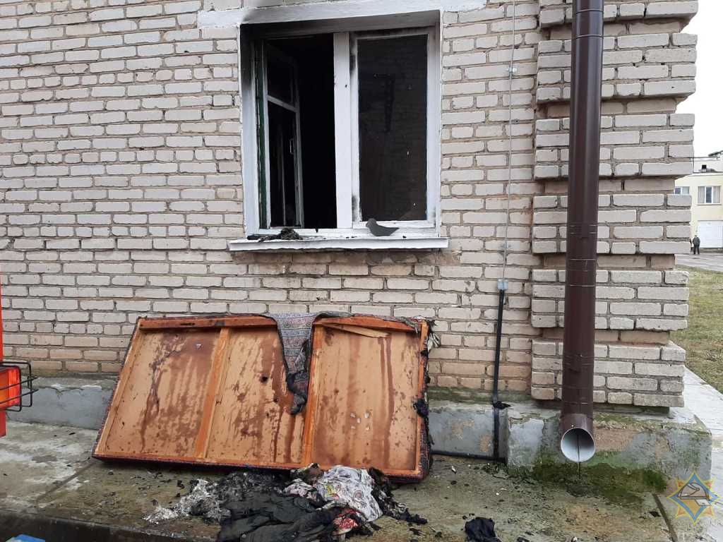 На пожаре в Шумилино работники МЧС спасли троих человек