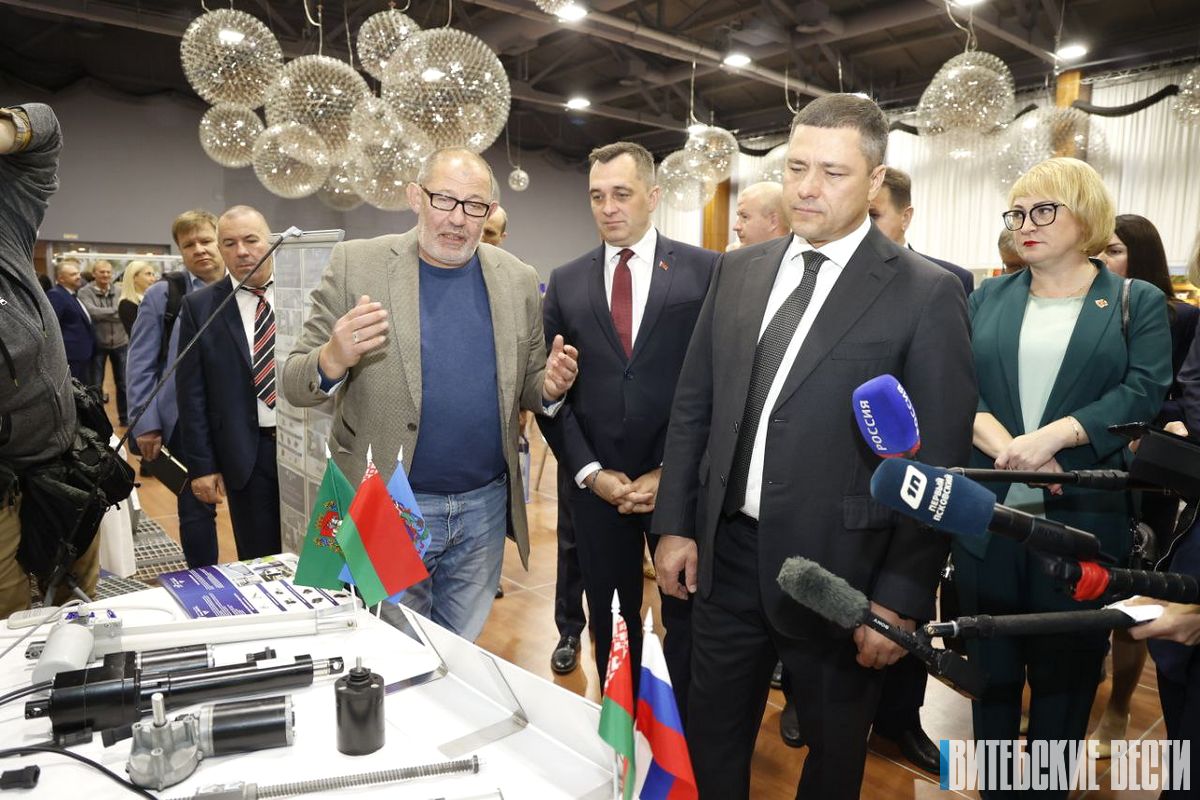 Фоторепортаж: Дни Витебской области открылись сегодня в Пскове