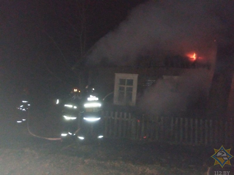 Пенсионер из Докшицкого района получил серьезные ожоги, пытаясь потушить пожар в собственном доме