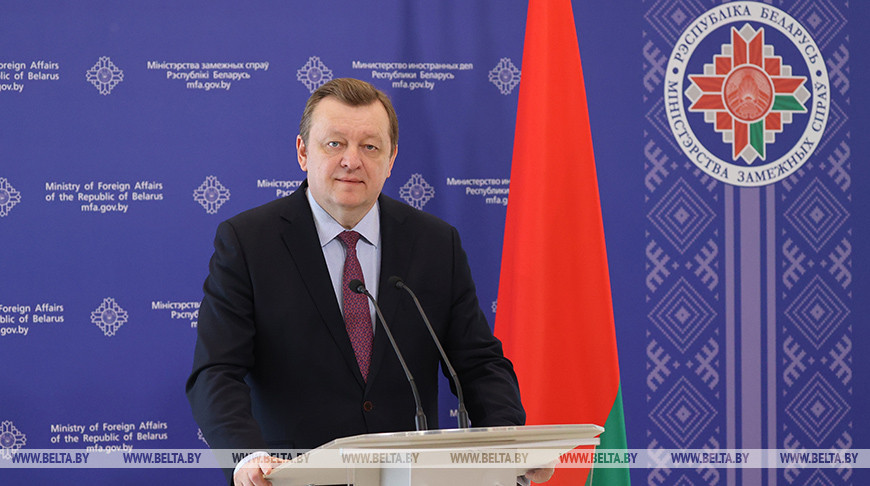 Министр иностранных дел Беларуси в Баку провел переговоры с главами 14 национальных делегаций