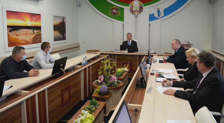 Владимир Андрейченко провёл личный прием граждан в Ушачах