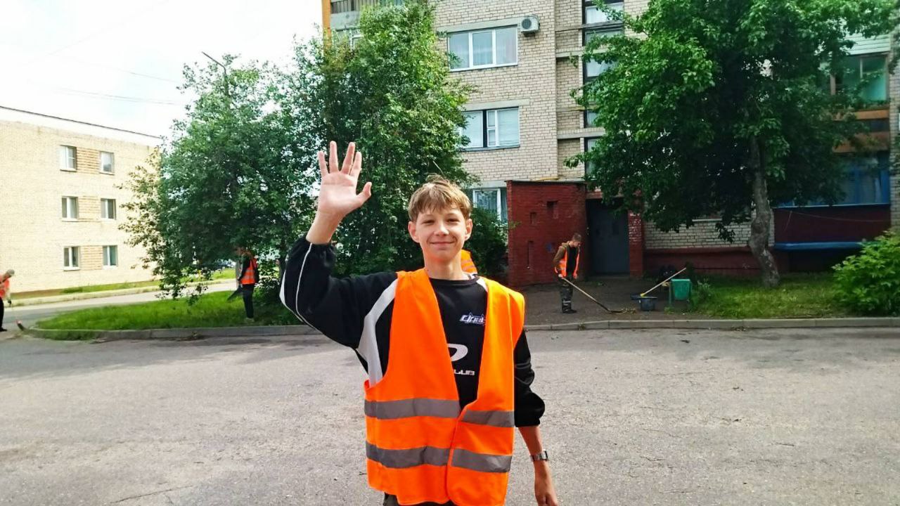 Лепельские гимназисты за две недели освоили профессию озеленителя