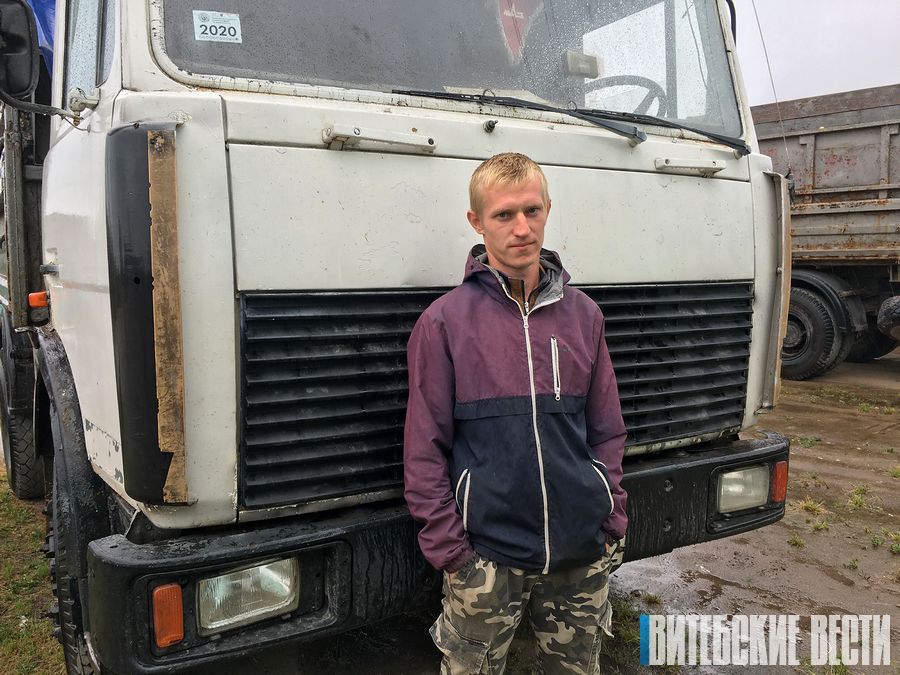 Молодой аграрий Вячеслав Губский в числе тех, кто внес в хлебный каравай Дубровенщины без малого 2000 тонн зерна