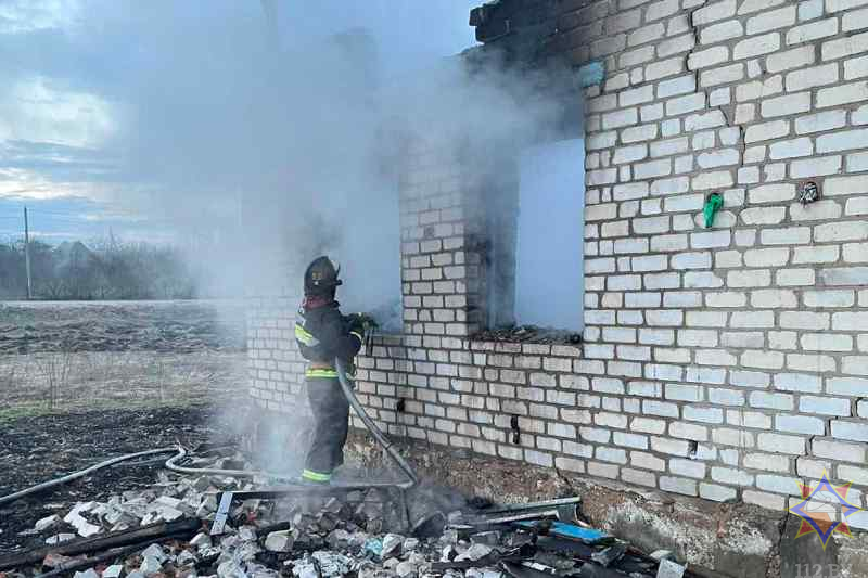 Пожар в Миорском районе: мужчина выжил благодаря АПИ