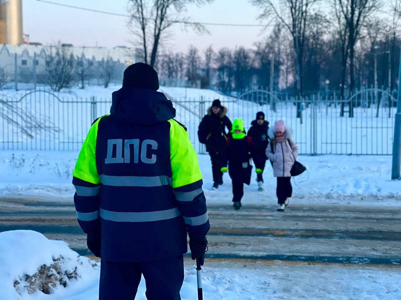 В Витебской области в первые дни после школьных каникул инспекторы ДПС несут службу вблизи учебных заведений