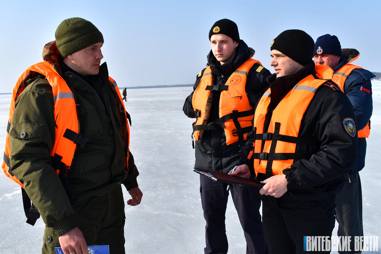 Лед становится рыхлым: спасатели и ОСВОД Браславского района ежедневно выходят в рейды