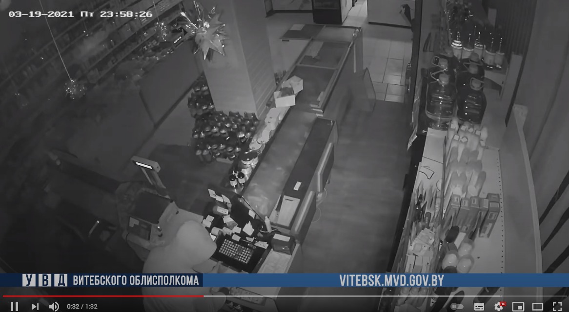 В Полоцком районе 18-летний парень ограбил магазин