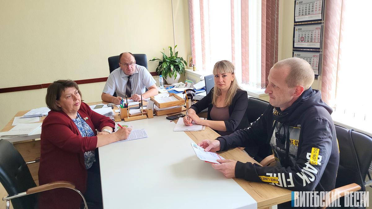 Депутаты Инна Крачек и Анатолий Сильченко провели совместный прием граждан в Оршанском райисполкоме
