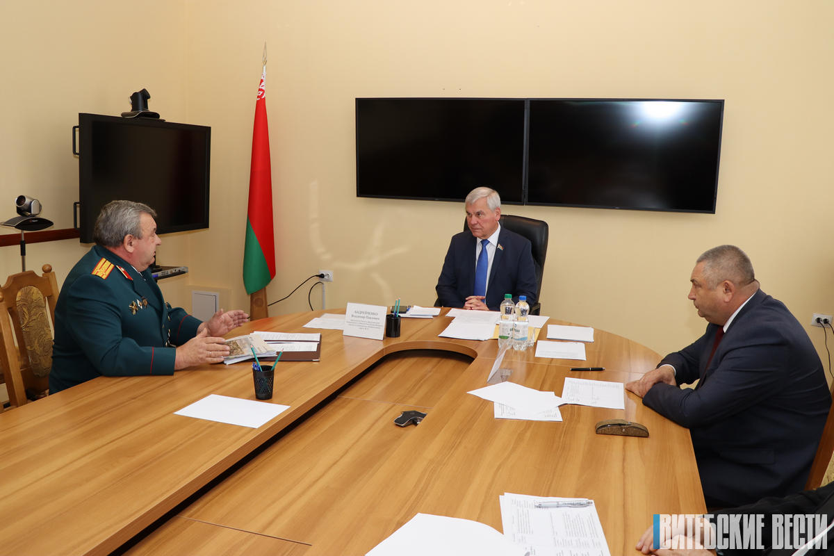 Владимир Андрейченко: "Граждане идут на прием, доверяя власти, поэтому нельзя оставлять их проблемы без внимания"