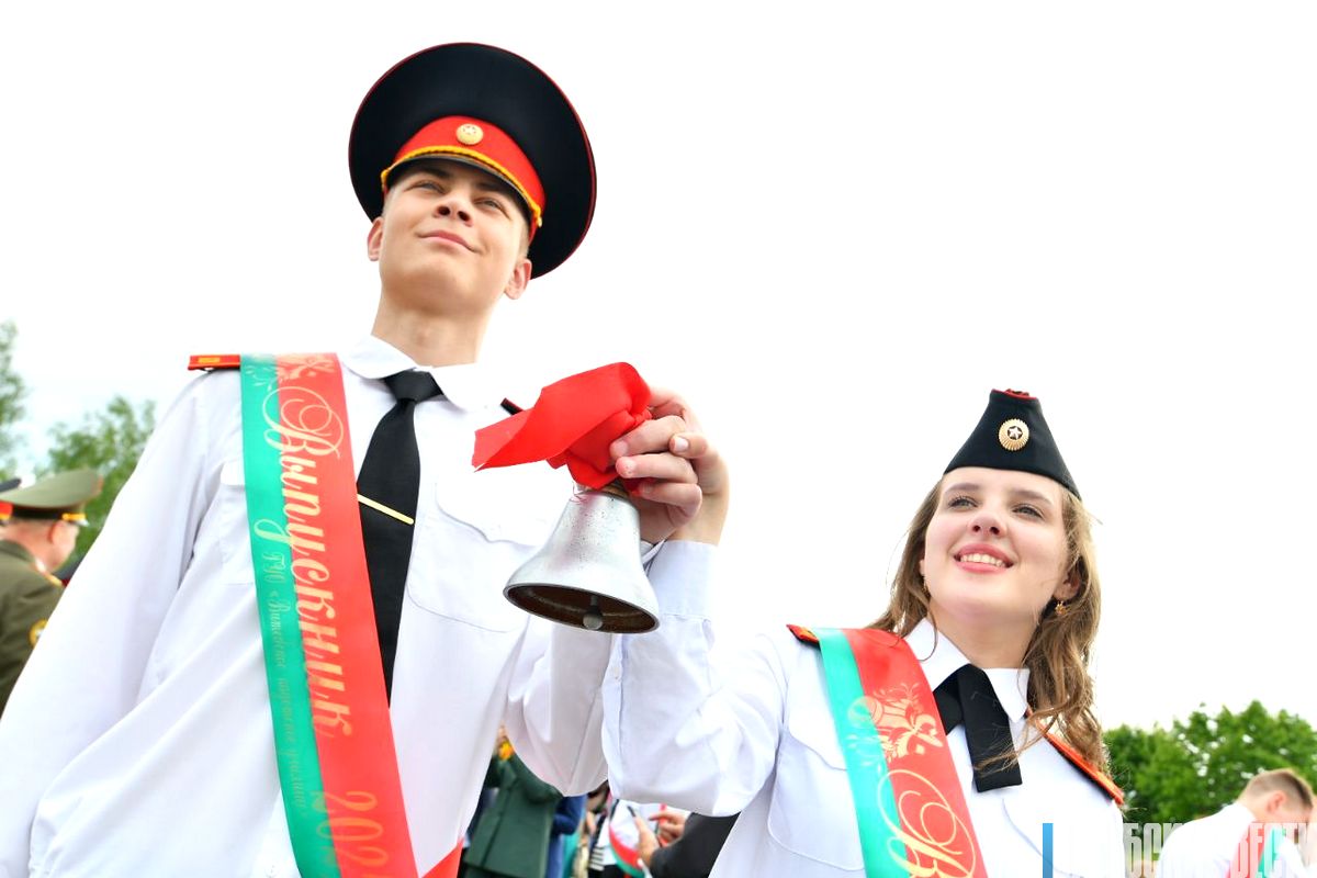 Торжественным и пронзительным выдался праздник последнего звонка в Витебском кадетском училище