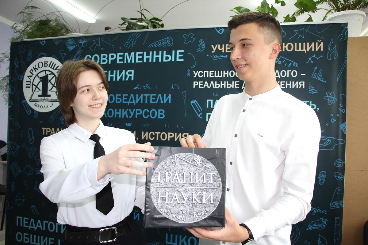 Шаркаўшчынскія вундэркінды. Алег Пальчэх і Вікторыя Сяліцкая па выніках ЦЭ набралі па 100 балаў 