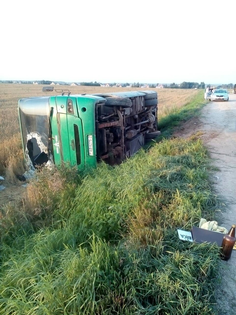 Под Оршей опрокинулся автобус с 12 пассажирами