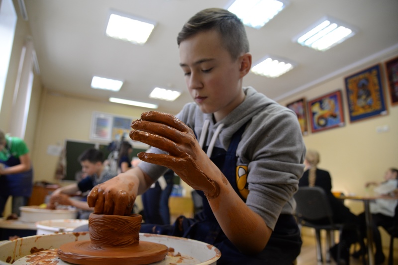 Конкурс гончаров  проходит в рамках международного пленэра декоративно-прикладного искусства в Копыси
