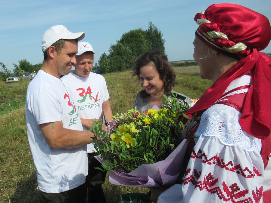 Лепельскі экіпаж першым у Віцебскай вобласці намалаціў 4 тысячы тон збожжа