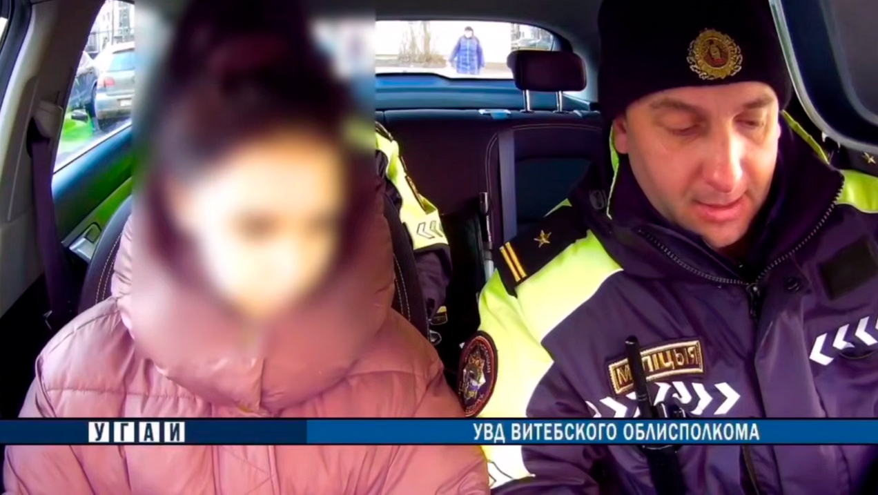 Пешеход с телефоном едва не спровоцировала ДТП в Витебске