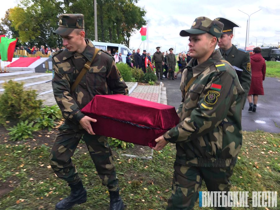 В Дубровенском районе в рамках мероприятий, приуроченных ко Дню народного единства перезахоронили останки пяти воинов Красной Армии