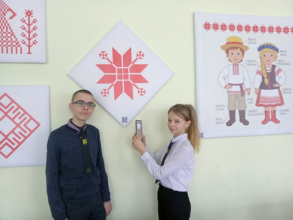 Школьное ноу-хау. Как настенные холсты помогают учащимся из Бегомля изучать белорусскую культуру?