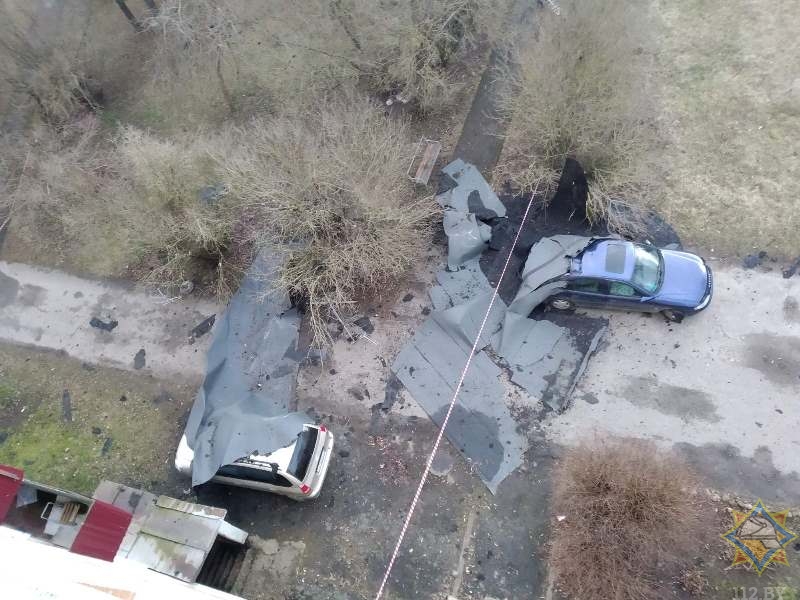 В Витебской области сильный ветер повредил автомобили и деревья