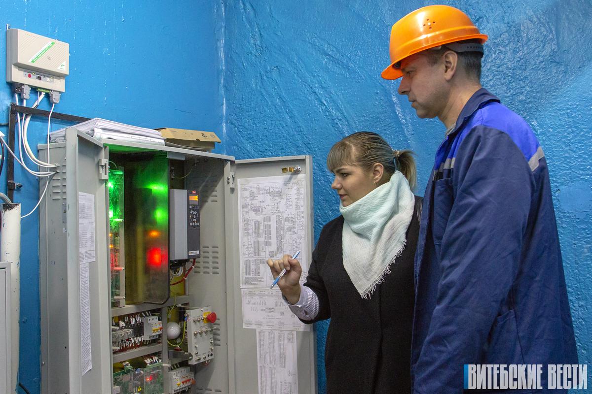 Работа под напряжением: корреспондент «Витебских вестей» вышла на смену с электромехаником ОАО «Витебсклифт»