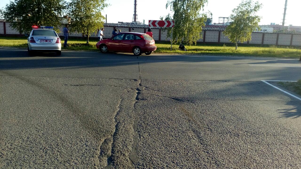 Мотоциклист врезался в стену заводской проходной в Новополоцке и погиб
