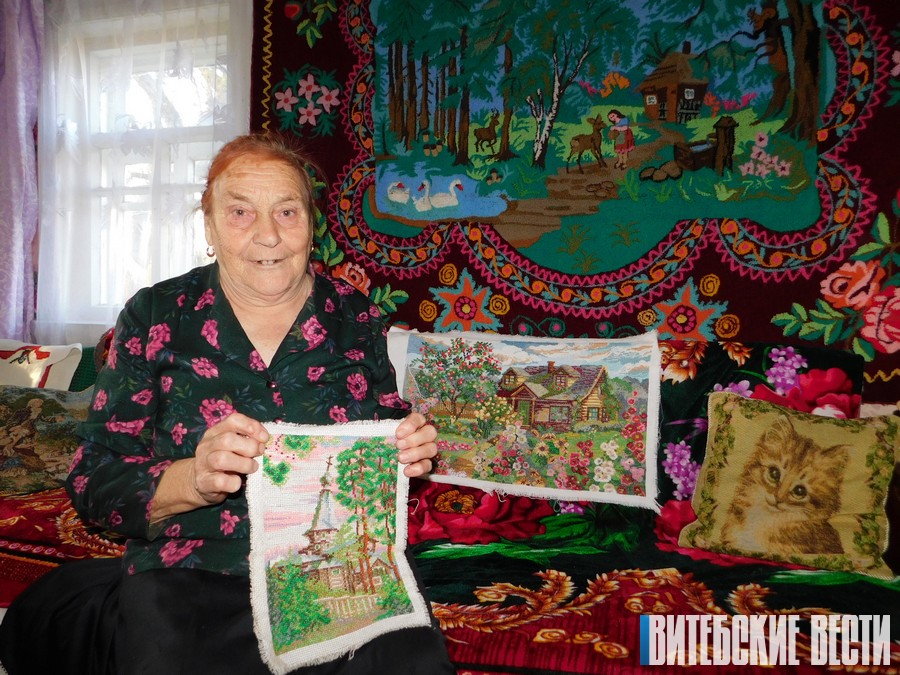 84-летняя жительница Бешенковичского района поёт в ансамбле и ткёт самобытные ковры