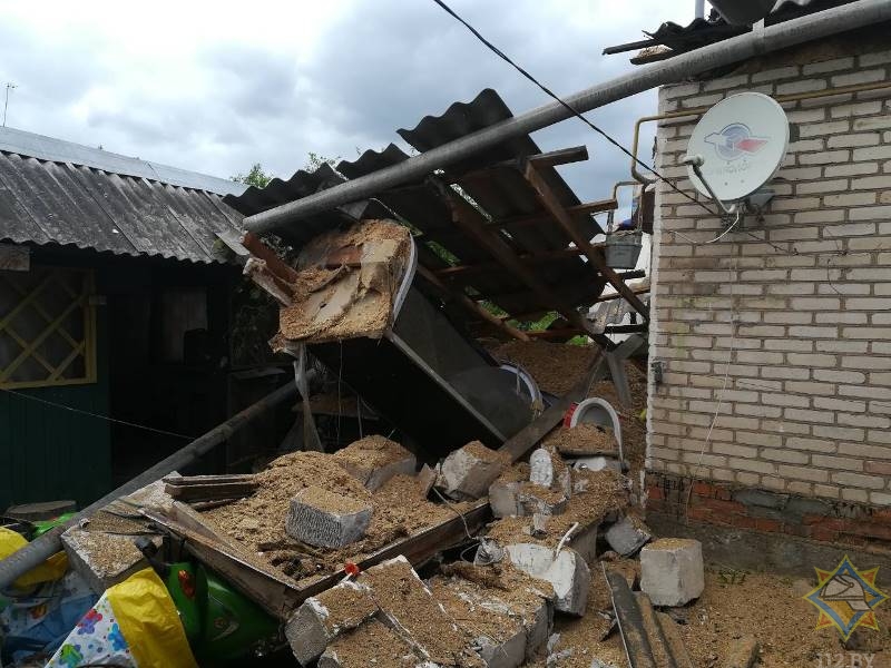 В Лепеле в частном секторе взорвалась придомовая постройка