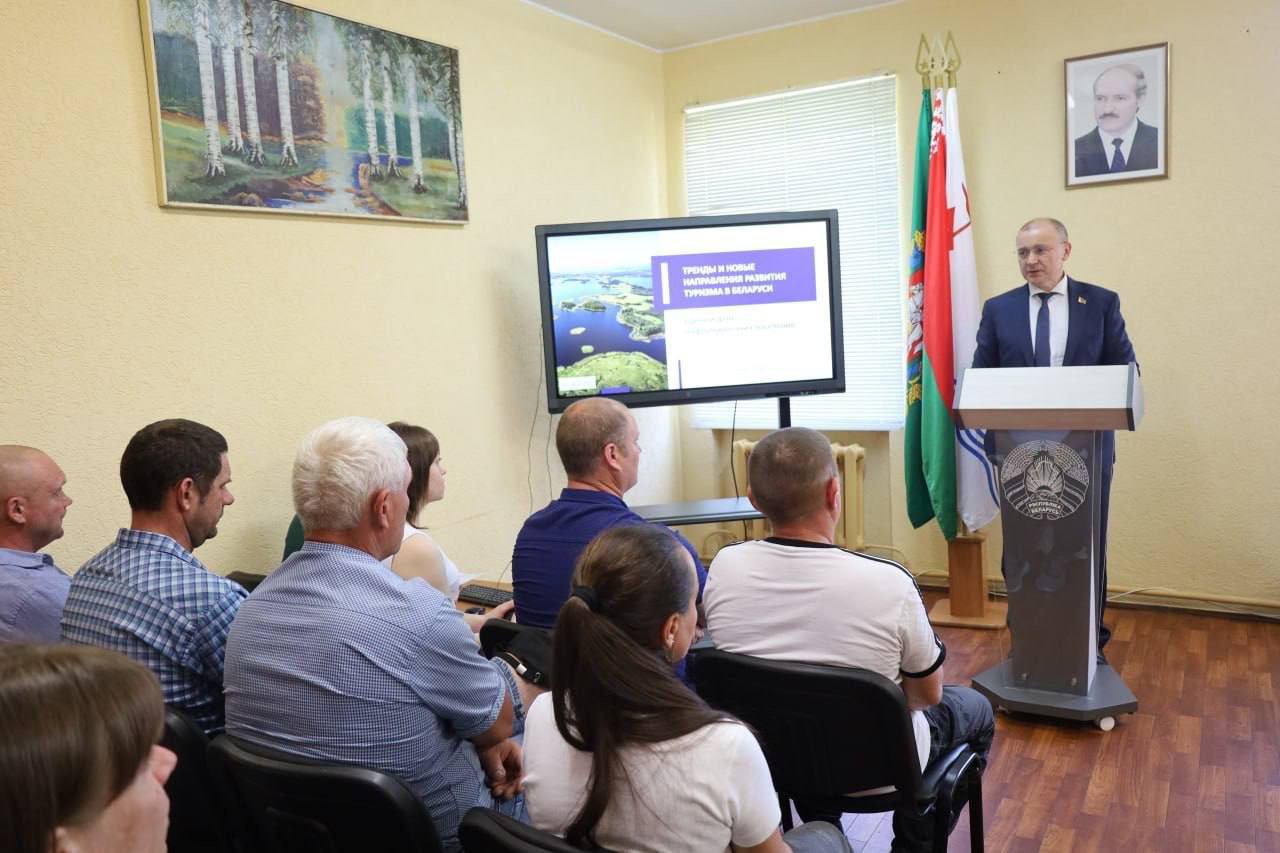 ФОТОФАКТ. В организациях и на предприятиях Витебской области проходит единый день информирования по теме «Тренды и новые направления развития туризма в Беларуси»