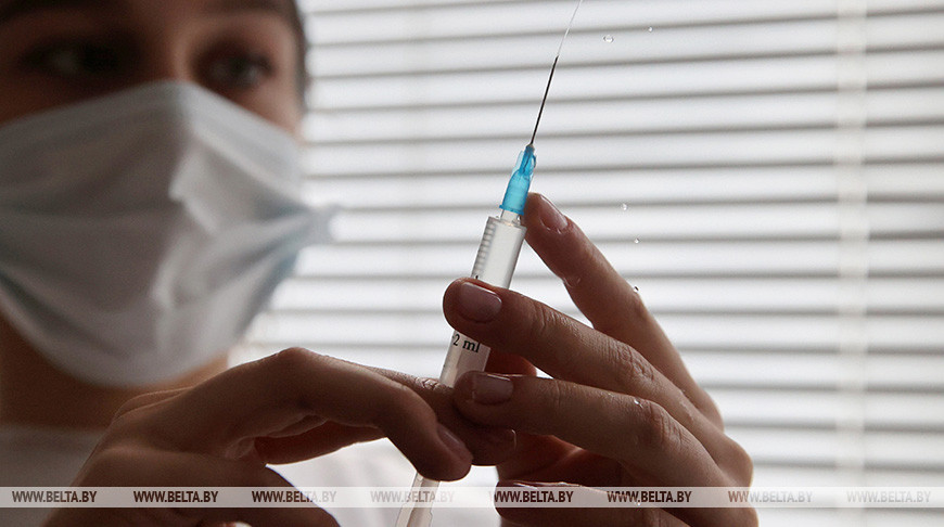 В Беларуси начинают вакцинацию населения российской вакциной "Спутник V"