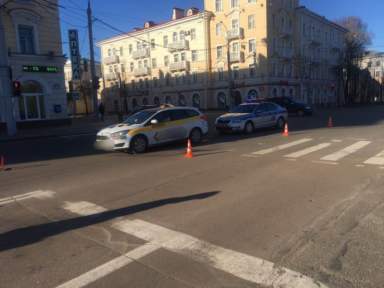 В Витебске на переходе таксист сбил женщину