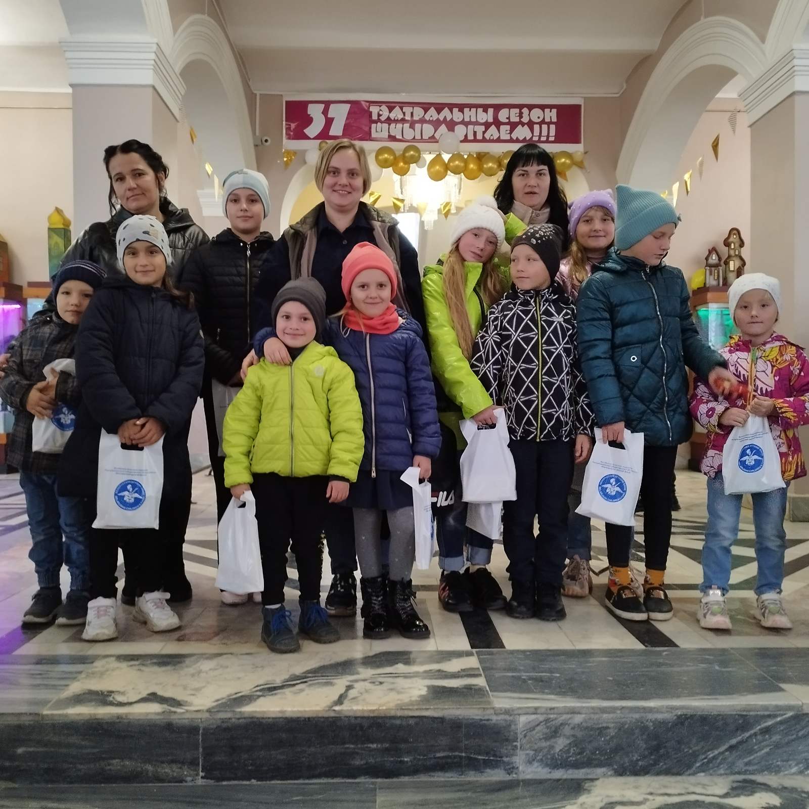 Белорусский детский фонд накануне Дня матери провел благотворительную акцию для многодетных и неполных семей Витебска и Витебского района