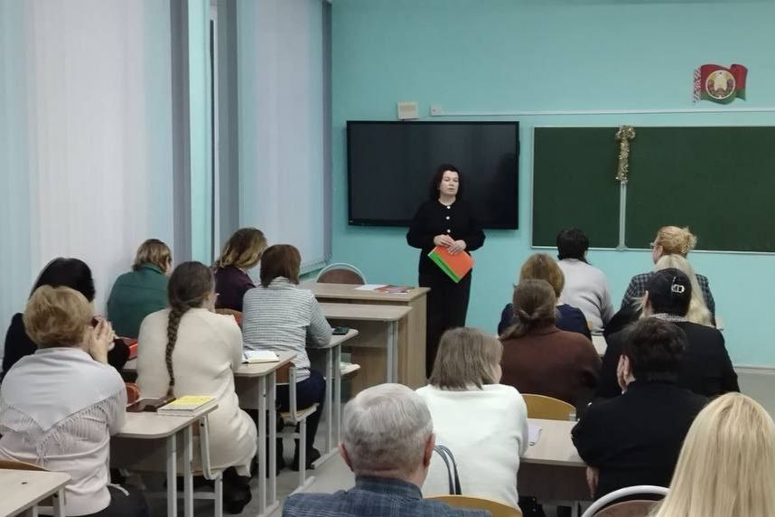 Педагоги Глубокской районной гимназии встретились с делегатом ВНС