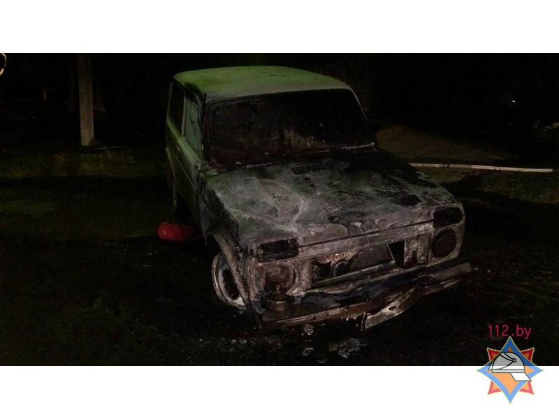 В Глубокском районе горел гараж с техникой