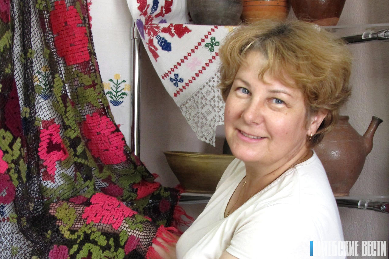 Уникальную скатерть-раритет превратили в музейный экспонат в Глубокском Доме ремесел